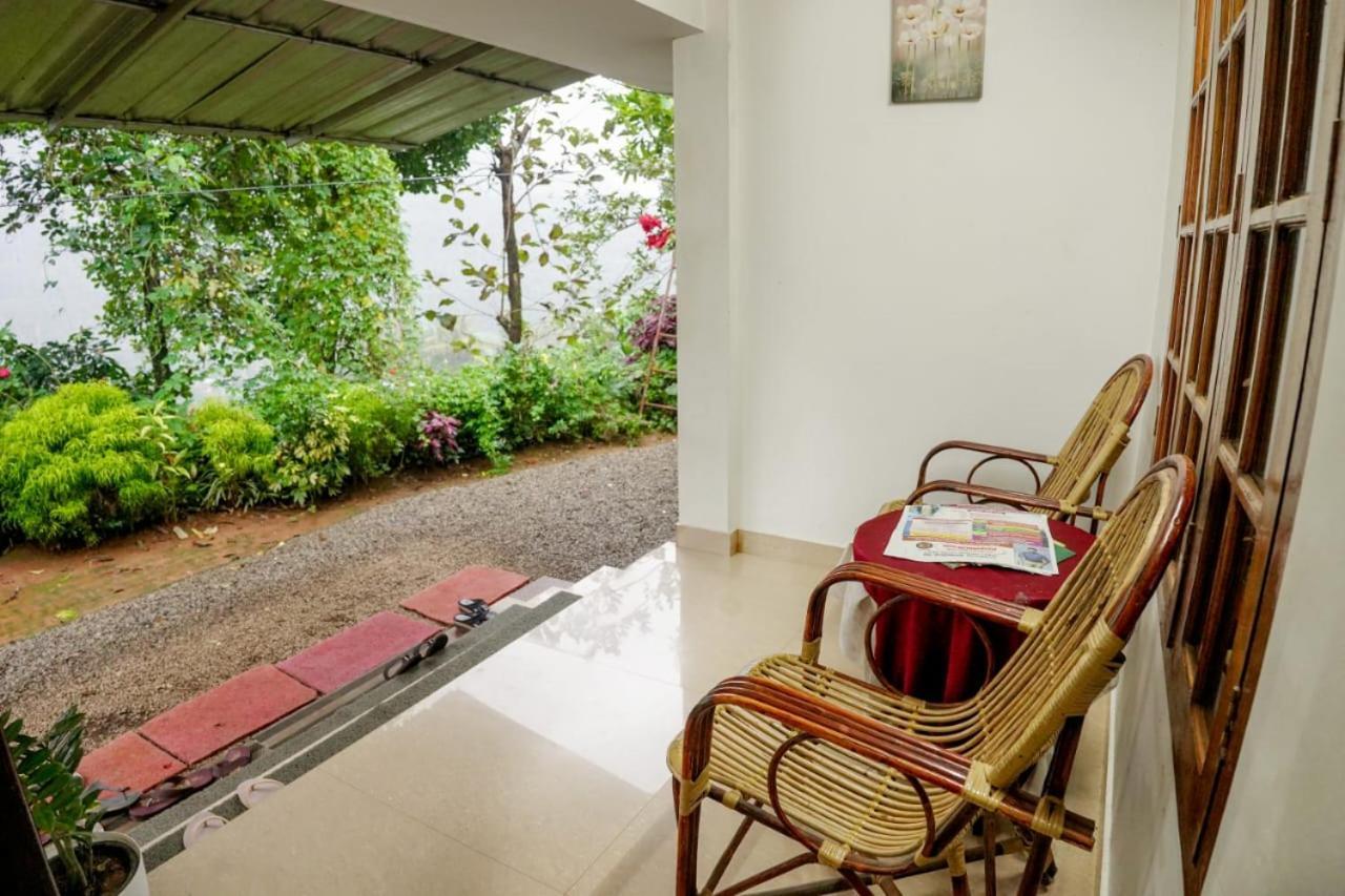 Koonamparayil Home Stay Munnar Anaviratty-Family Only Extérieur photo